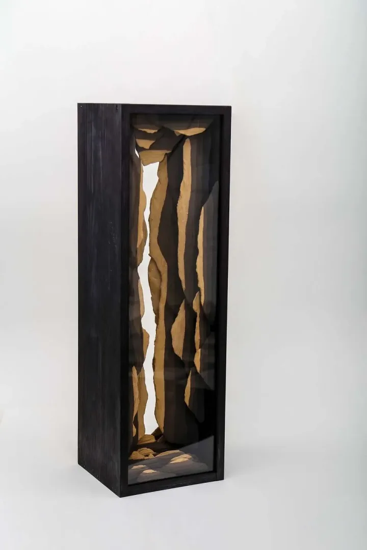 yakınlaştır "Dağ" eseri ALİ CİHAN KAYALIOĞLU tarafından 2018 yılında 76.3x23.6x22.2 cm ölçülerinde Seramik Elle Şekillendirme tekniği ile yapılmıştır.