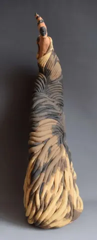 "Mücadele" eseri ALİ CİHAN KAYALIOĞLU tarafından 2017 yılında 61x17x30 cm ölçülerinde Seramik Elle Şekillendirme tekniği ile yapılmıştır.