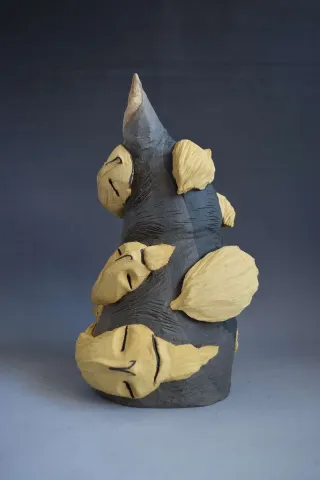 "Baba" eseri ALİ CİHAN KAYALIOĞLU tarafından 2016 yılında 33x20.5x20.8 cm ölçülerinde Seramik Elle Şekillendirme tekniği ile yapılmıştır.