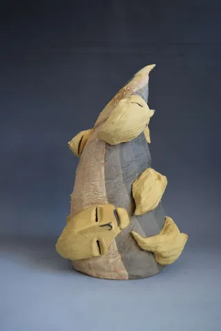 "Baba" eseri ALİ CİHAN KAYALIOĞLU tarafından 2016 yılında 33x20.5x20.8 cm ölçülerinde Seramik Elle Şekillendirme tekniği ile yapılmıştır.