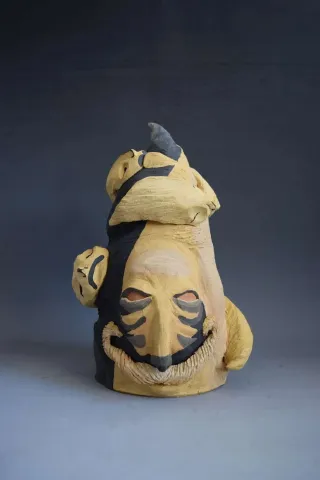 "Baba" eseri ALİ CİHAN KAYALIOĞLU tarafından 2016 yılında 33x20.5x20.8 cm ölçülerinde Seramik Elle Şekillendirme tekniği ile yapılmıştır.