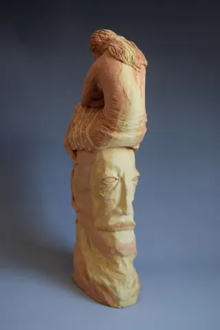 "Buluşma" eseri ALİ CİHAN KAYALIOĞLU tarafından 2015 yılında 37x9x15.5 cm ölçülerinde Seramik Elle Şekillendirme tekniği ile yapılmıştır.