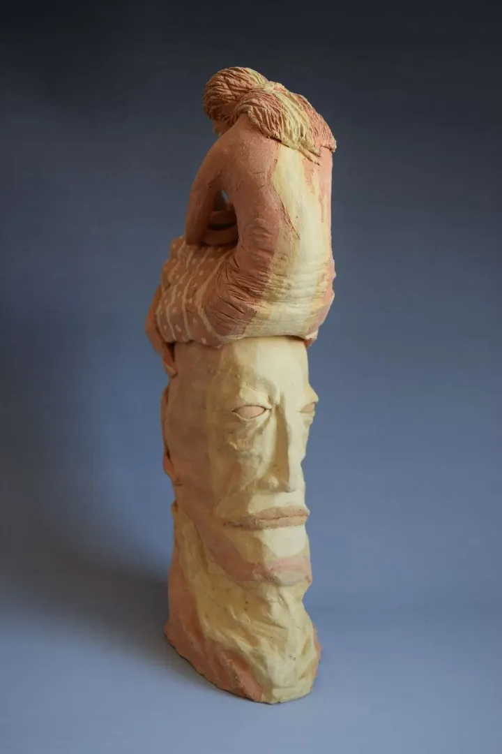 yakınlaştır "Buluşma" eseri ALİ CİHAN KAYALIOĞLU tarafından 2015 yılında 37x9x15.5 cm ölçülerinde Seramik Elle Şekillendirme tekniği ile yapılmıştır.
