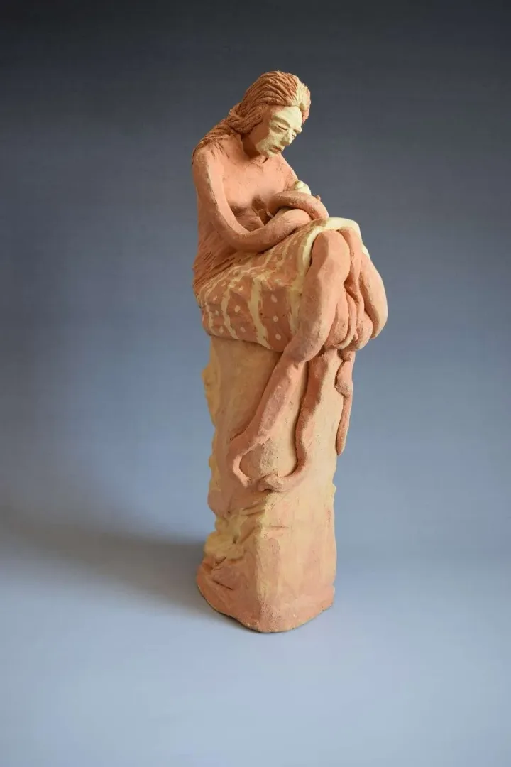 "Buluşma" eseri ALİ CİHAN KAYALIOĞLU tarafından 2015 yılında 37x9x15.5 cm ölçülerinde Seramik Elle Şekillendirme tekniği ile yapılmıştır.
