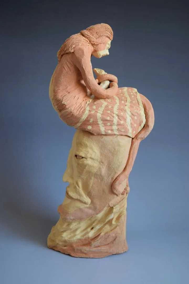 yakınlaştır "Buluşma" eseri ALİ CİHAN KAYALIOĞLU tarafından 2015 yılında 37x9x15.5 cm ölçülerinde Seramik Elle Şekillendirme tekniği ile yapılmıştır.