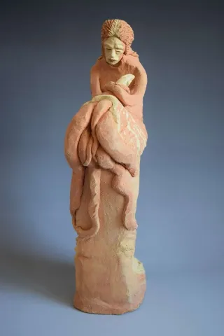 "Buluşma" eseri ALİ CİHAN KAYALIOĞLU tarafından 2015 yılında 37x9x15.5 cm ölçülerinde Seramik Elle Şekillendirme tekniği ile yapılmıştır.