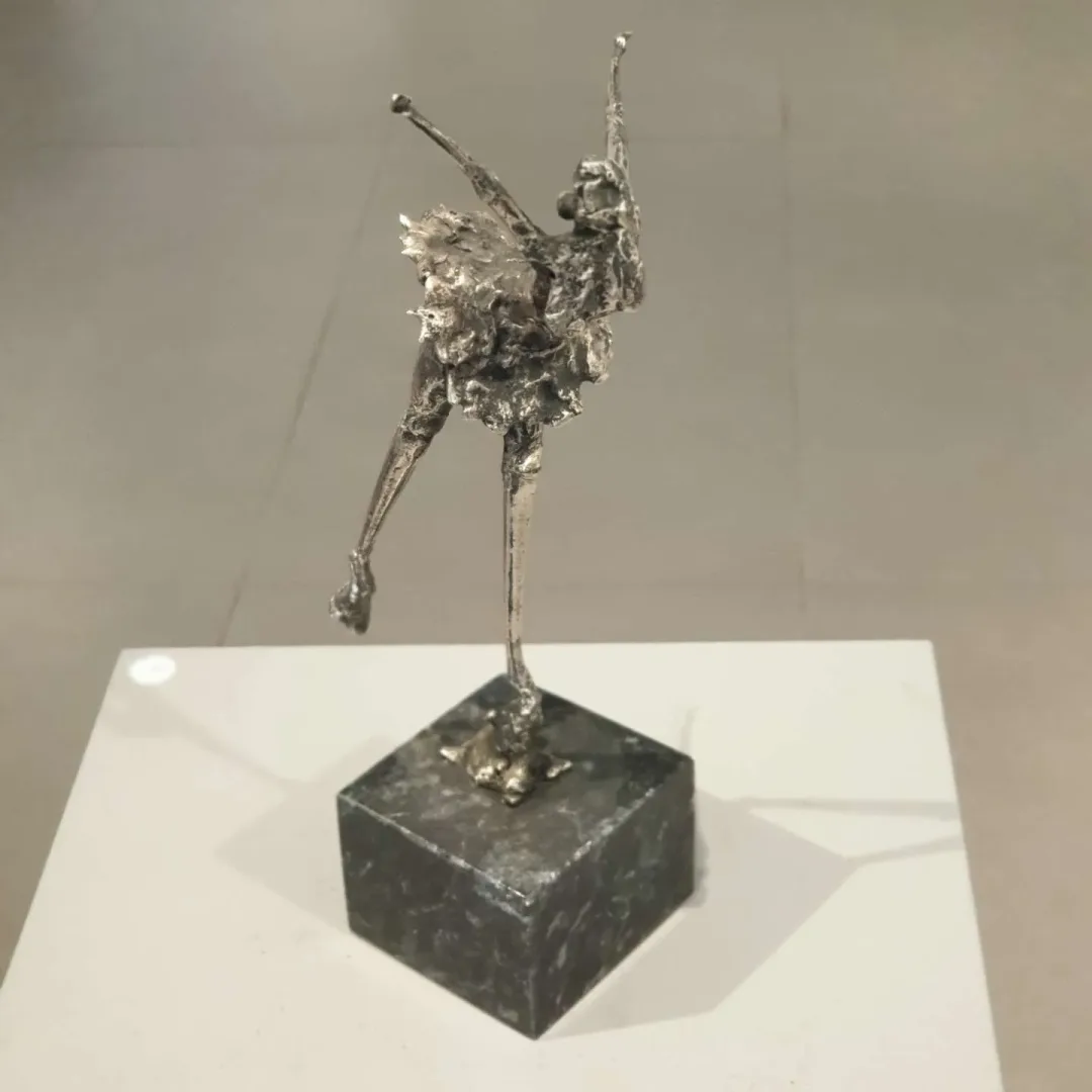 ÖZER AKTAŞ Bu eser ÖZER AKTAŞ tarafından 28x11x11 cm ölçülerinde Demir yontu tekniği ile yapılmıştır.