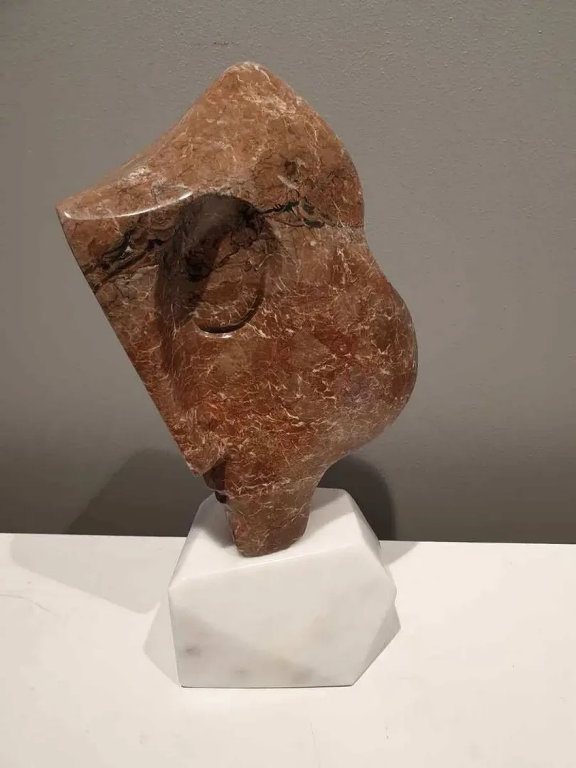 yakınlaştır "Hamlet" eseri DİNÇER GÜNGÖRÜR tarafından 2019 yılında 45x20x14 cm ölçülerinde Denizli Bordosu tekniği ile yapılmıştır.