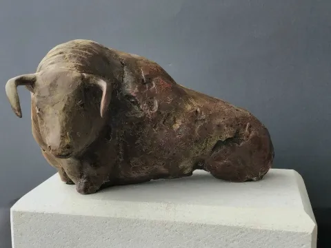 SERKAN SUPHİ ERTUĞRUL — “Boğa”, 2019 "Boğa" eseri SERKAN SUPHİ ERTUĞRUL tarafından 2019 yılında 21x25x22 cm ölçülerinde Bronz tekniği ile yapılmıştır.
