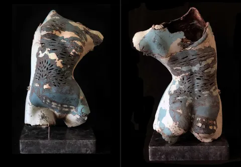 "Umut" eseri MİNE POYRAZ tarafından 2019 yılında 48x35x28 cm ölçülerinde Seramik Ajur Tekniği 1200°C tekniği ile yapılmıştır.