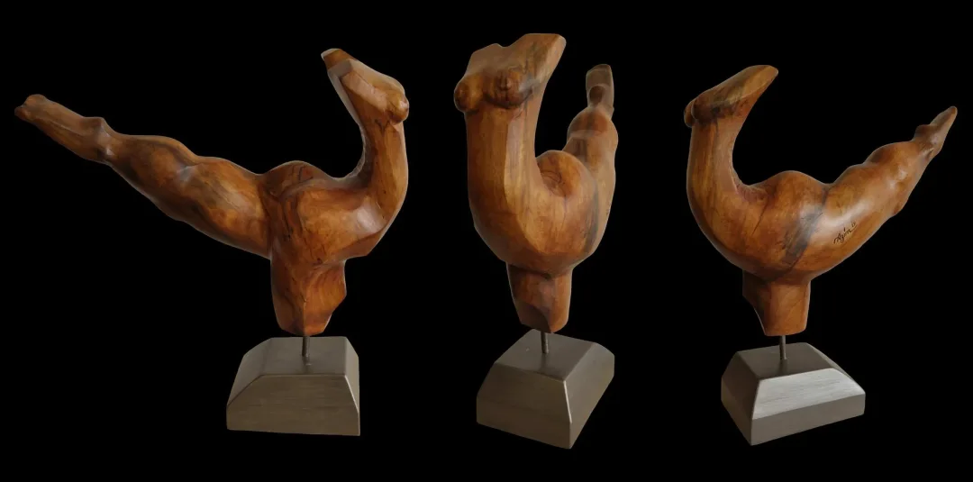AZİMET KARAMAN — “İsimsiz”, 2019 "İsimsiz" eseri AZİMET KARAMAN tarafından 2019 yılında 47x35x12 cm ölçülerinde Ceviz Ahşap Yontu tekniği ile yapılmıştır.