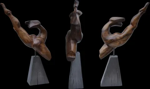 "İsimsiz" eseri AZİMET KARAMAN tarafından 2019 yılında 57x33x10 cm ölçülerinde Ceviz Ahşap Yontu tekniği ile yapılmıştır.