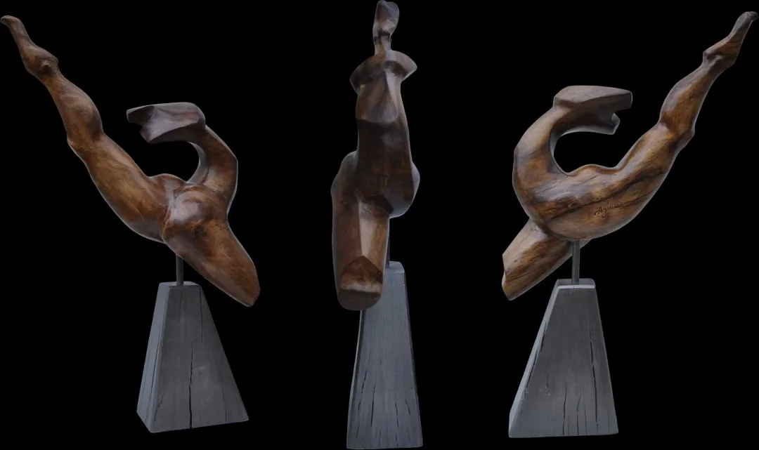 AZİMET KARAMAN — “İsimsiz”, 2019 "İsimsiz" eseri AZİMET KARAMAN tarafından 2019 yılında 57x33x10 cm ölçülerinde Ceviz Ahşap Yontu tekniği ile yapılmıştır.