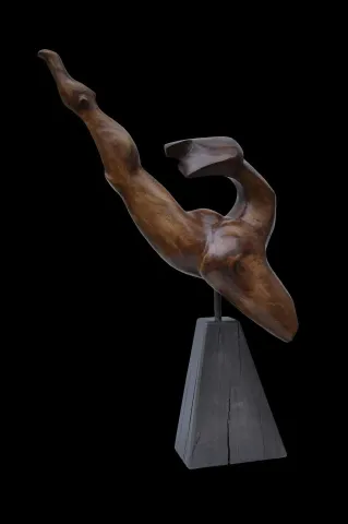 "İsimsiz" eseri AZİMET KARAMAN tarafından 57x33x10 cm ölçülerinde Ceviz yontu tekniği ile yapılmıştır.