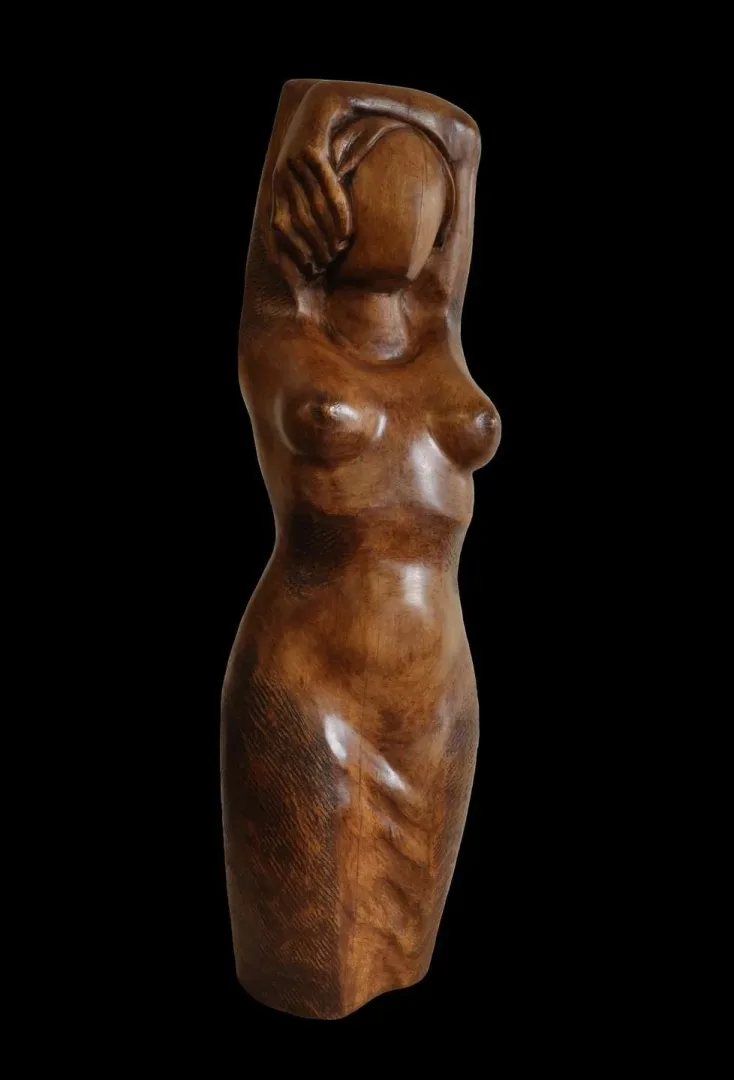 AZİMET KARAMAN — “İsimsiz” "İsimsiz" eseri AZİMET KARAMAN tarafından 80x20x17 cm ölçülerinde Kayın Yontu tekniği ile yapılmıştır.