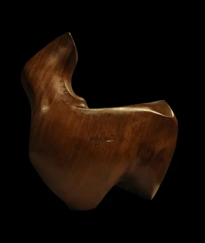 "İsimsiz" eseri AZİMET KARAMAN tarafından 2019 yılında 32x29x19 cm ölçülerinde Ceviz yontu tekniği ile yapılmıştır.