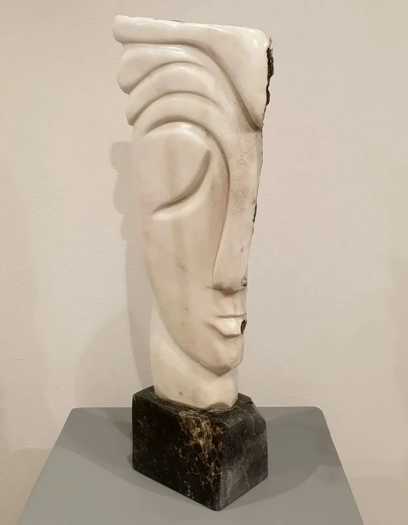 DEMET KAYA — 2019 Bu eser DEMET KAYA tarafından 2019 yılında 60x15x10 cm ölçülerinde Mermer tekniği ile yapılmıştır.