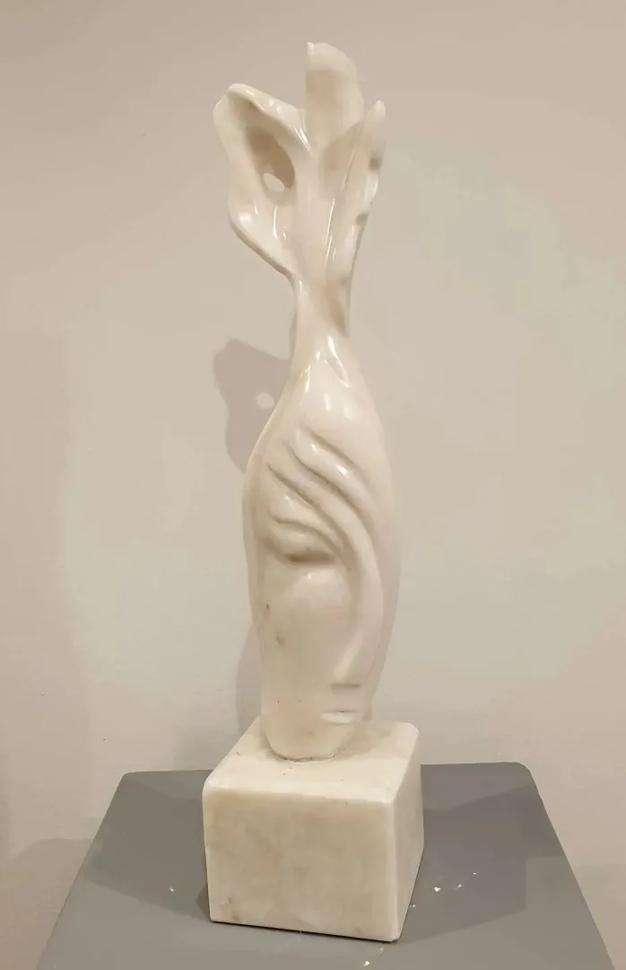 DEMET KAYA — 2019 Bu eser DEMET KAYA tarafından 2019 yılında 65x14x14 cm ölçülerinde Mermer tekniği ile yapılmıştır.