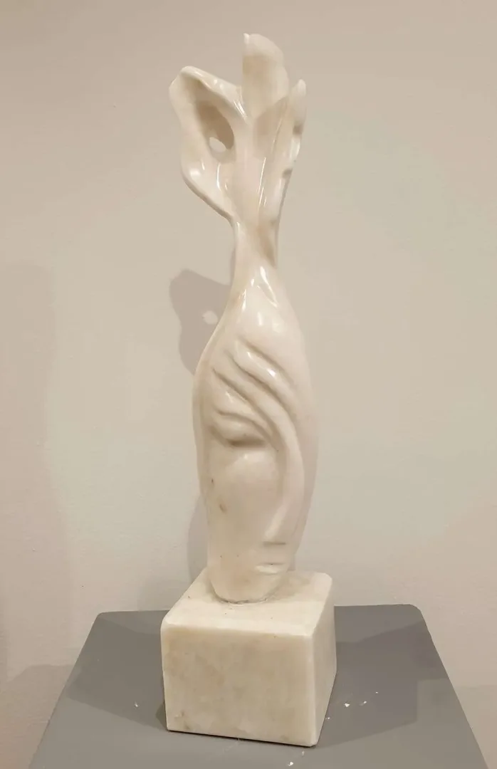 DEMET KAYA — 2019 Bu eser DEMET KAYA tarafından 2019 yılında 65x14x14 cm ölçülerinde Mermer tekniği ile yapılmıştır.
