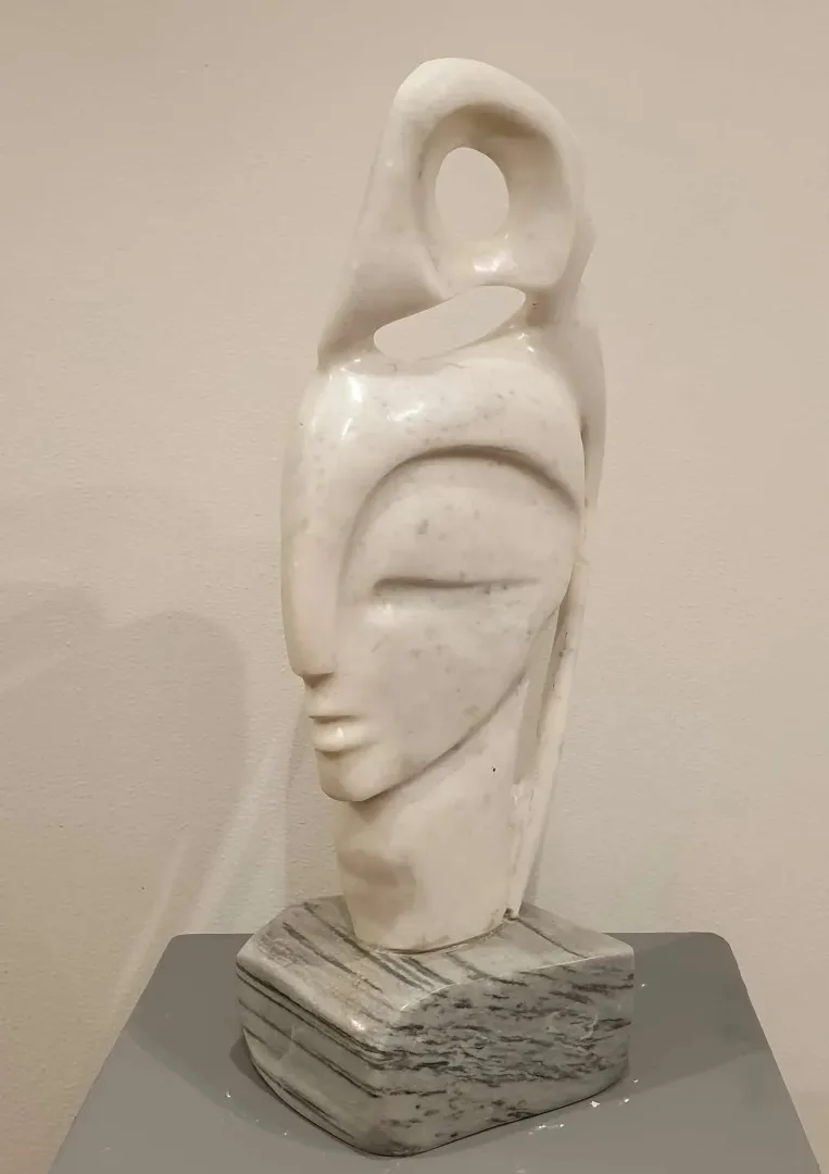 Bu eser DEMET KAYA tarafından 2019 yılında 57x17x20 cm ölçülerinde Mermer tekniği ile yapılmıştır.