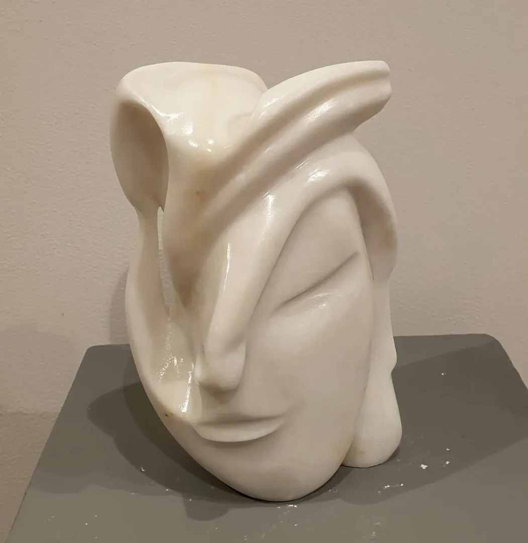 DEMET KAYA — 2019 Bu eser DEMET KAYA tarafından 2019 yılında 30x16x21 cm ölçülerinde Mermer tekniği ile yapılmıştır.