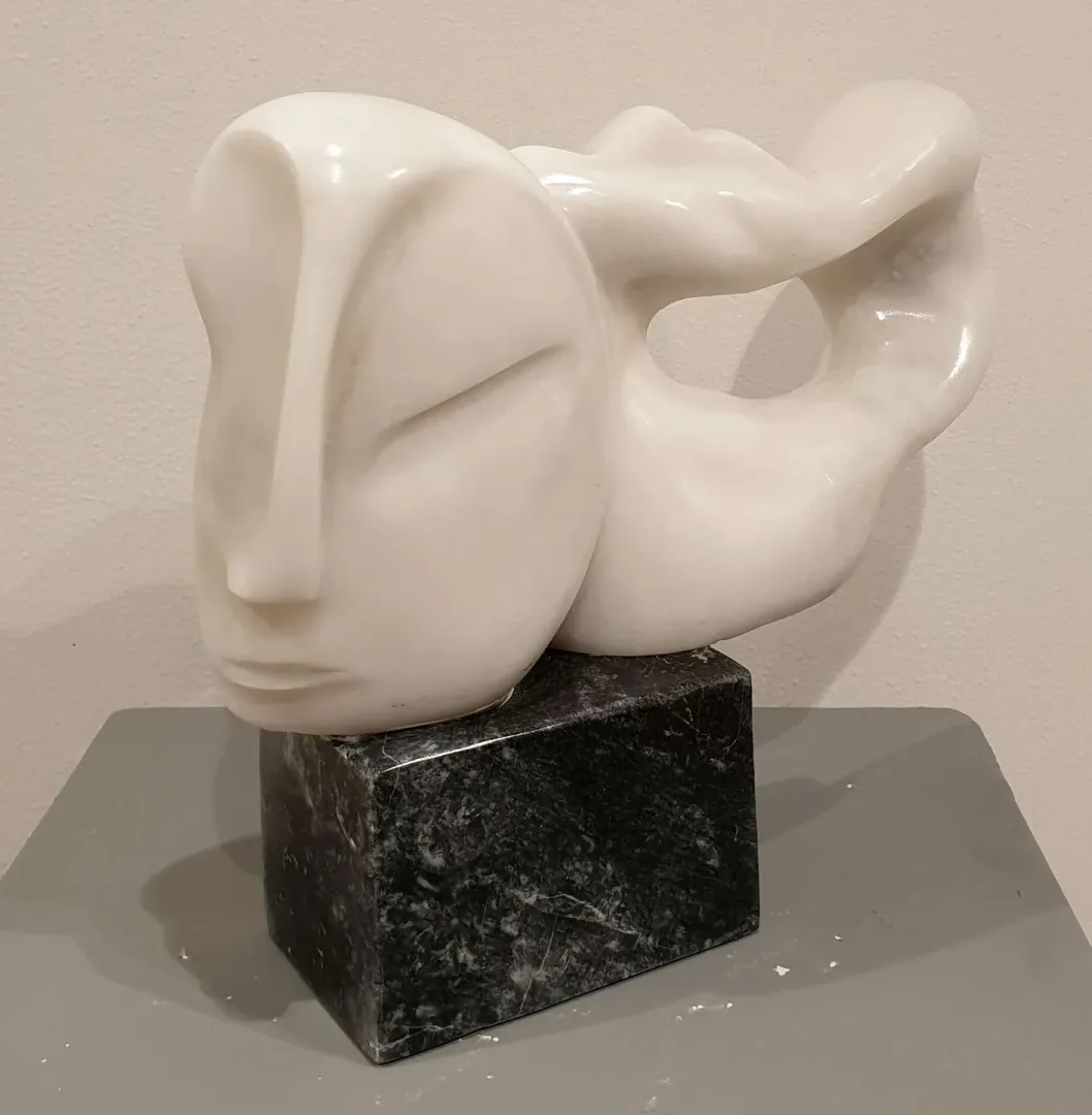 DEMET KAYA — 2019 Bu eser DEMET KAYA tarafından 2019 yılında 31x36x10 cm ölçülerinde Mermer tekniği ile yapılmıştır.