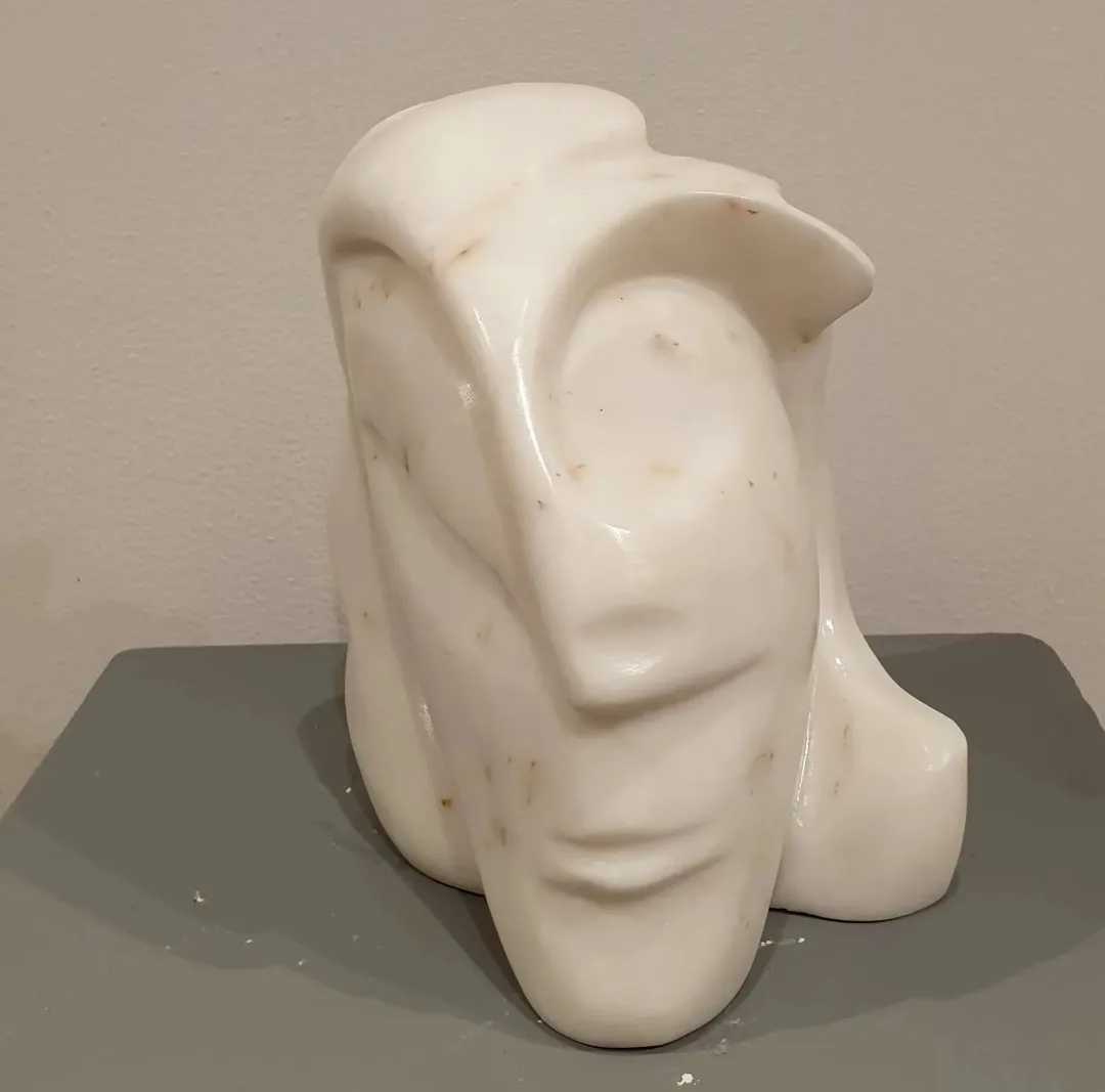 Bu eser DEMET KAYA tarafından 2019 yılında 25x23x23 cm ölçülerinde Mermer tekniği ile yapılmıştır.