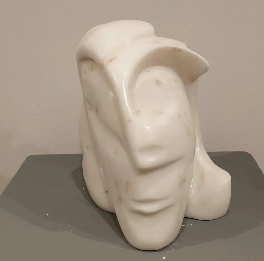 DEMET KAYA — 2019 Bu eser DEMET KAYA tarafından 2019 yılında 25x23x23 cm ölçülerinde Mermer tekniği ile yapılmıştır.