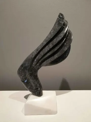 "Gece" eseri DİNÇER GÜNGÖRÜR tarafından 2019 yılında 52x32x12 cm ölçülerinde Mermer tekniği ile yapılmıştır.
