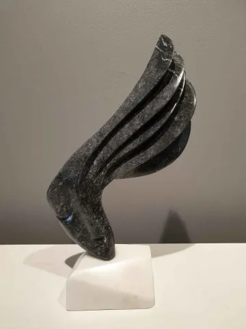 "Gece" eseri DİNÇER GÜNGÖRÜR tarafından 2019 yılında 52x32x12 cm ölçülerinde Mermer tekniği ile yapılmıştır.