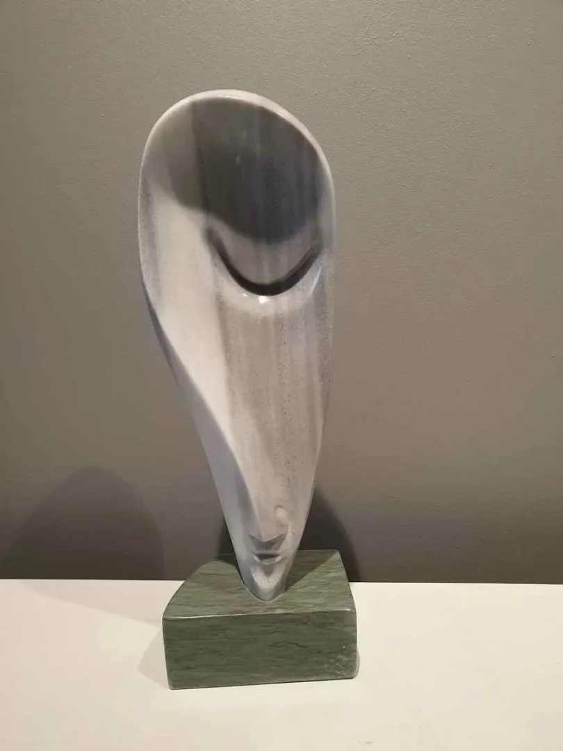 DİNÇER GÜNGÖRÜR — “İsimsiz”, 2019 "İsimsiz" eseri DİNÇER GÜNGÖRÜR tarafından 2019 yılında 57x19x13 cm ölçülerinde Mermer tekniği ile yapılmıştır.