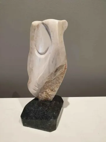 DİNÇER GÜNGÖRÜR — “İsimsiz”, 2019 "İsimsiz" eseri DİNÇER GÜNGÖRÜR tarafından 2019 yılında 35x19x16 cm ölçülerinde Mermer tekniği ile yapılmıştır.
