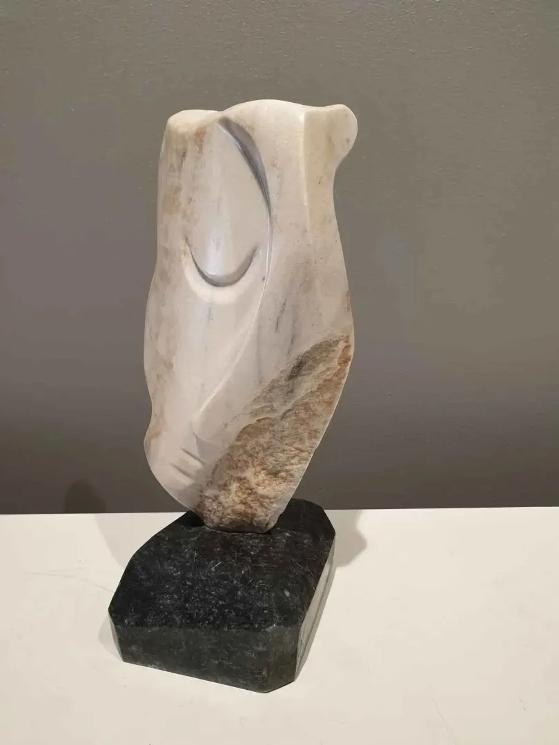 yakınlaştır "İsimsiz" eseri DİNÇER GÜNGÖRÜR tarafından 2019 yılında 35x19x16 cm ölçülerinde Mermer tekniği ile yapılmıştır.