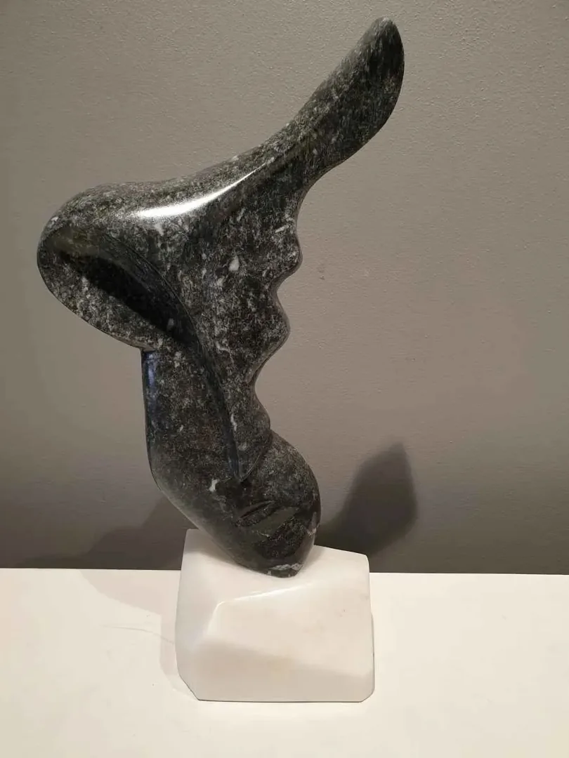 yakınlaştır "İsimsiz" eseri DİNÇER GÜNGÖRÜR tarafından 2019 yılında 47x28x13 cm ölçülerinde Mermer tekniği ile yapılmıştır.