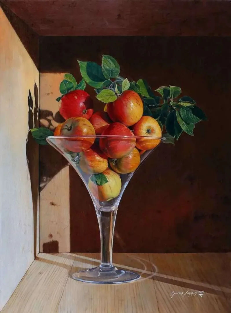 "Elmalar" eseri HASAN SAYGIN tarafından 2016 yılında 73x54 cm ölçülerinde Tuval üzeri yağlı boya tekniği ile yapılmıştır.