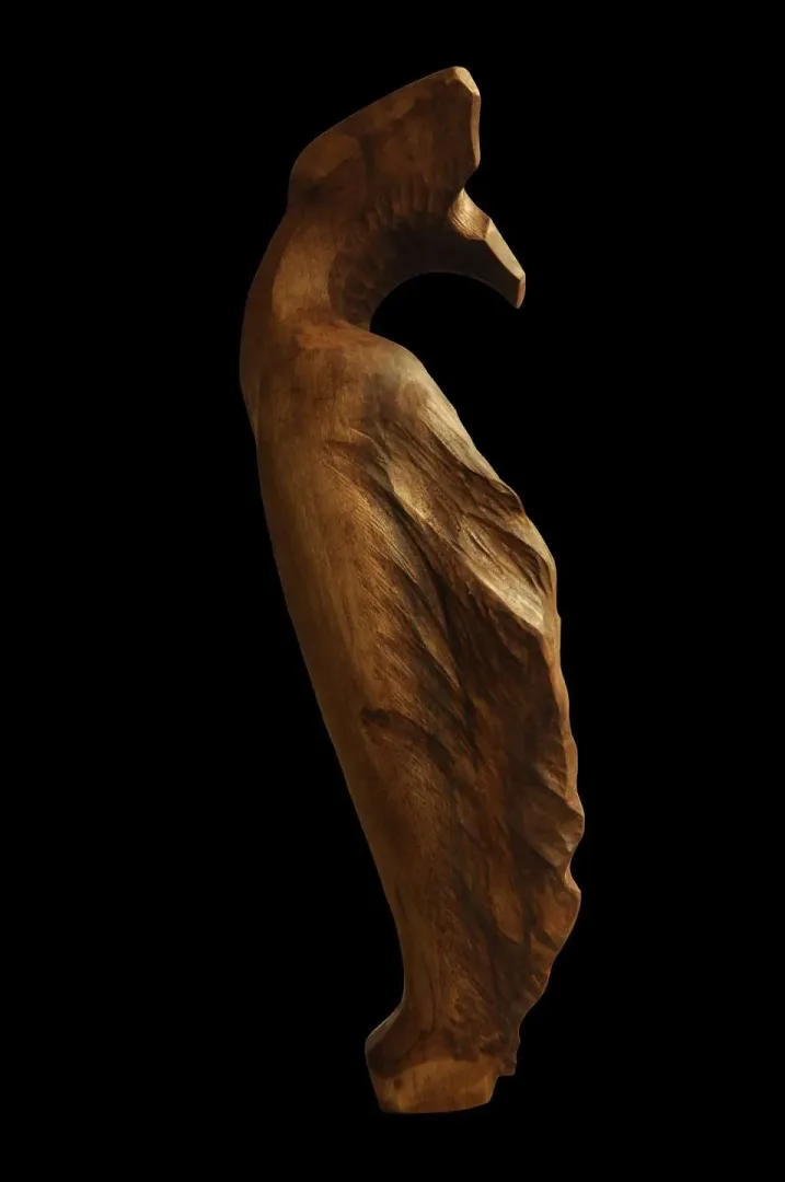 AZİMET KARAMAN — “isimsiz”, 2019 "isimsiz" eseri AZİMET KARAMAN tarafından 2019 yılında 40x16x10 cm ölçülerinde Ceviz yontu tekniği ile yapılmıştır.