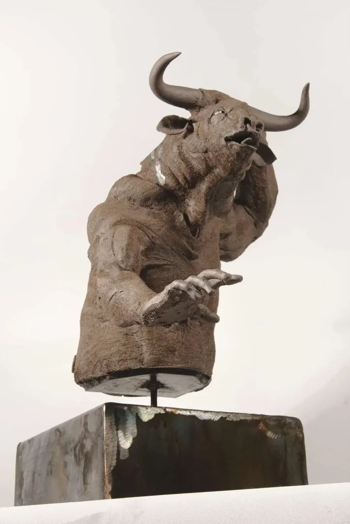 "Limitsiz" eseri BUĞRA ÖZER tarafından 2019 yılında 55x32x42 cm ölçülerinde Stoneware Kil, Serbest elle Şekillendirme 1250°C tekniği ile yapılmıştır.
