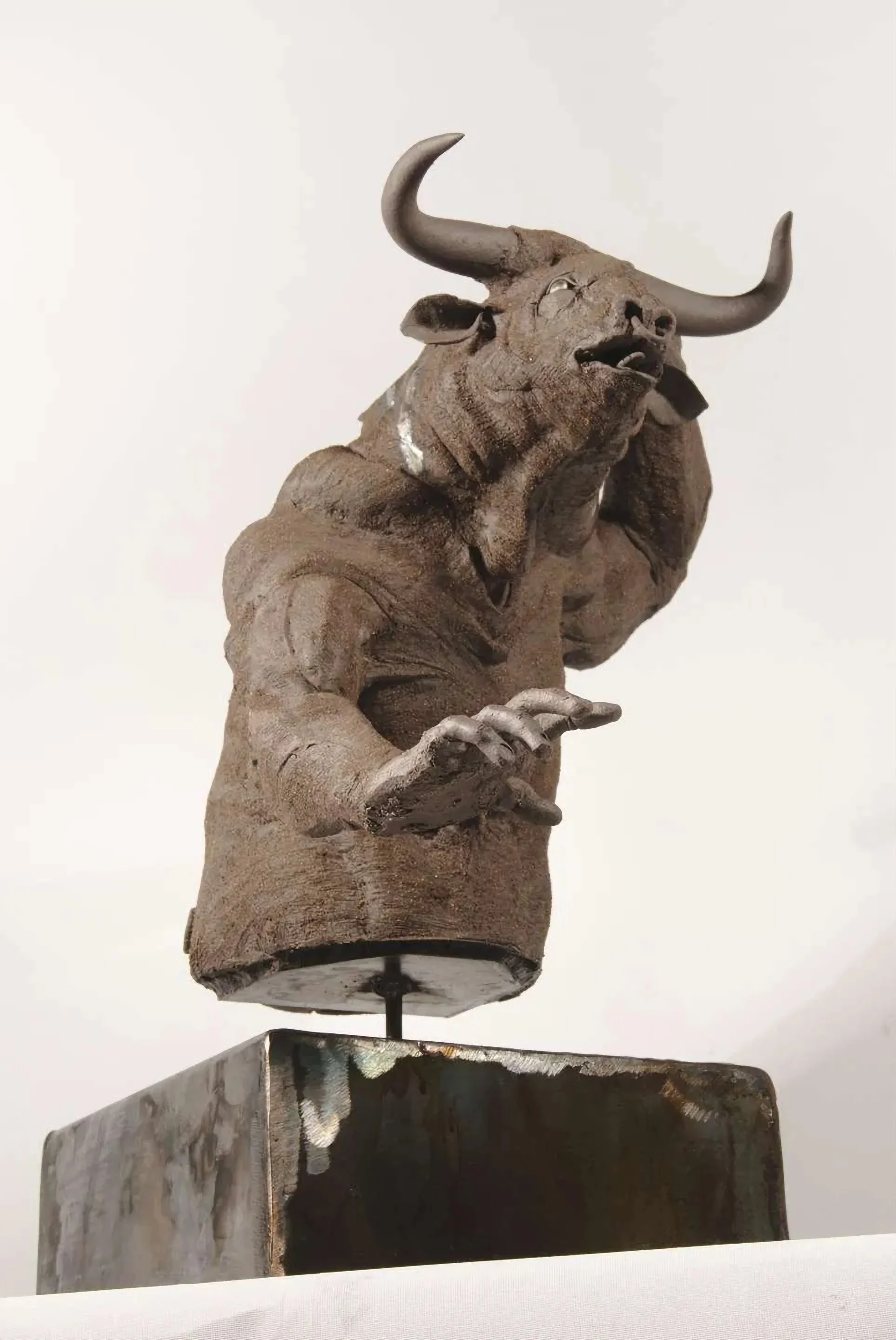 "Limitsiz" eseri BUĞRA ÖZER tarafından 2019 yılında 55x32x42 cm ölçülerinde Stoneware Kil, Serbest elle Şekillendirme 1250°C tekniği ile yapılmıştır.