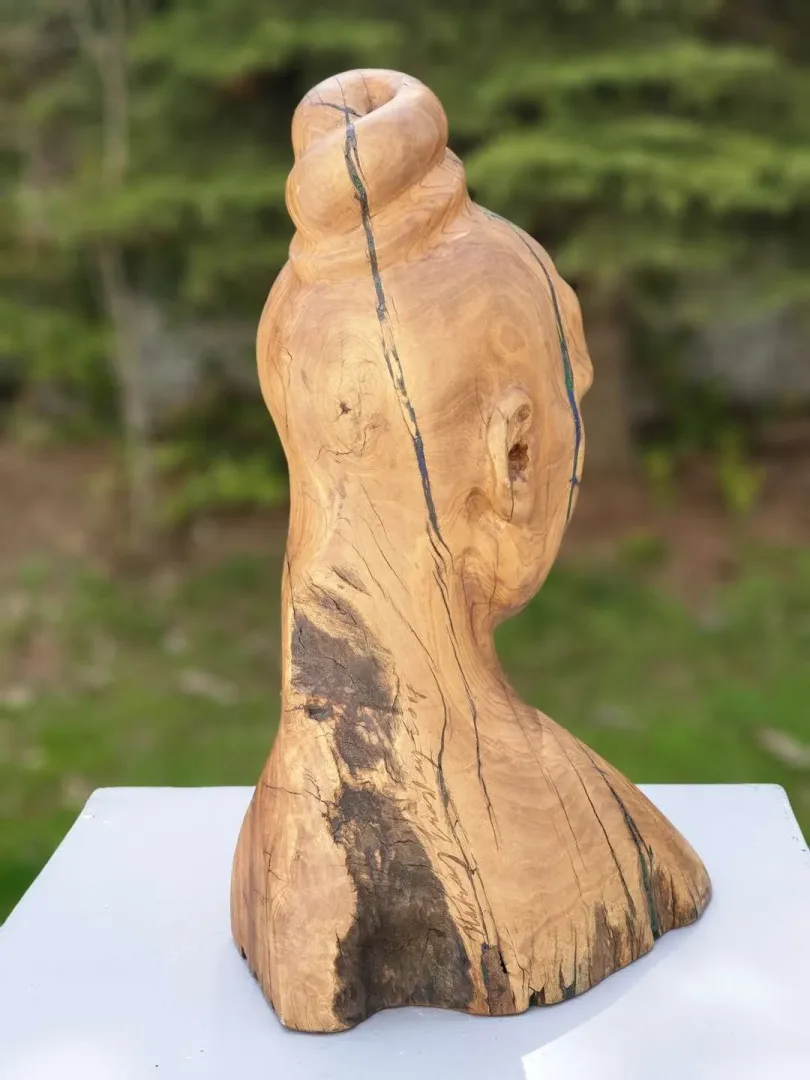 yakınlaştır "Bakış" eseri HAKAN ERASLAN tarafından 2017 yılında 45x28x16 cm ölçülerinde Zeytin Ağacı Yontu tekniği ile yapılmıştır.