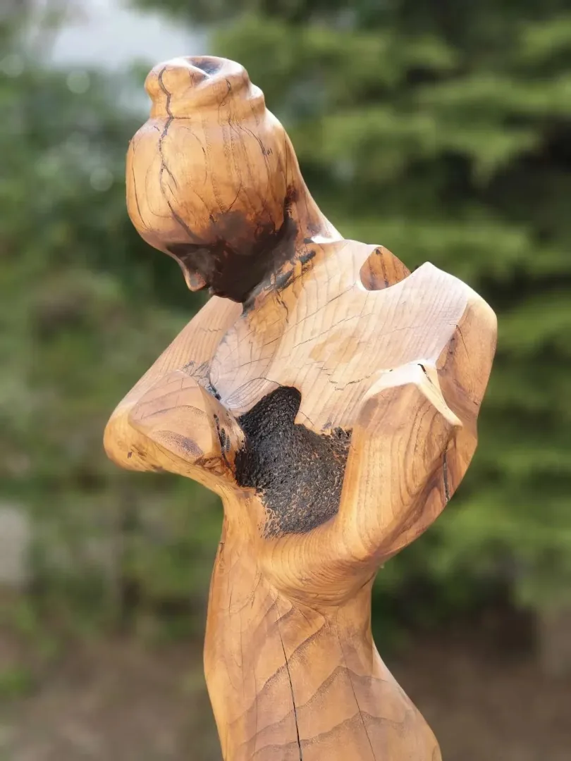yakınlaştır "Müzisyen" eseri HAKAN ERASLAN tarafından 2015 yılında 112x38x38 cm ölçülerinde Zeytin Ağacı Yontu tekniği ile yapılmıştır.