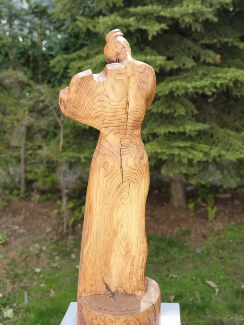 yakınlaştır "Müzisyen" eseri HAKAN ERASLAN tarafından 2015 yılında 112x38x38 cm ölçülerinde Zeytin Ağacı Yontu tekniği ile yapılmıştır.