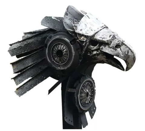 "Kartal Başı" eseri RIFAT KOÇAK tarafından 145x87x60 cm ölçülerinde Hurda metal tekniği ile yapılmıştır.