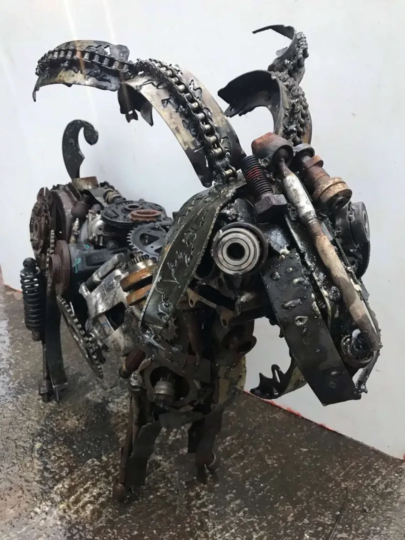 yakınlaştır "Keçi detay" eseri RIFAT KOÇAK tarafından 96x118x47 cm ölçülerinde Hurda metal tekniği ile yapılmıştır.