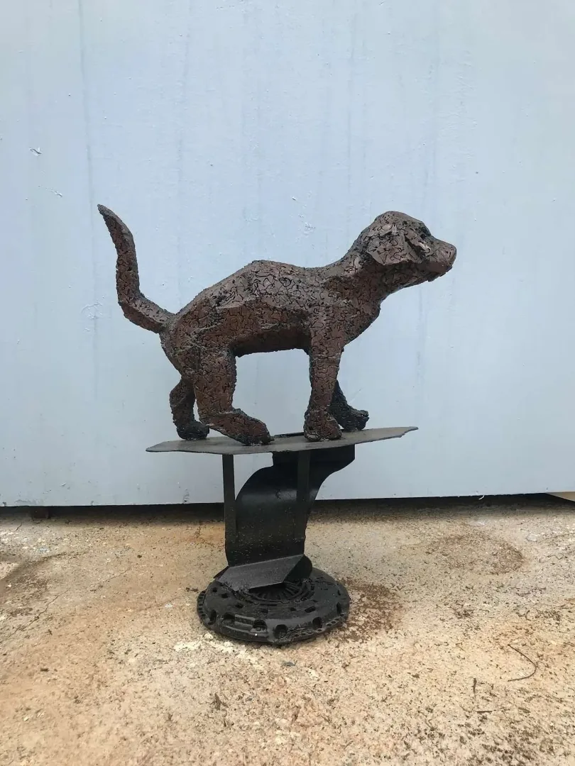"Köpek" eseri RIFAT KOÇAK tarafından 80x72x36 cm ölçülerinde Hurda metal tekniği ile yapılmıştır.