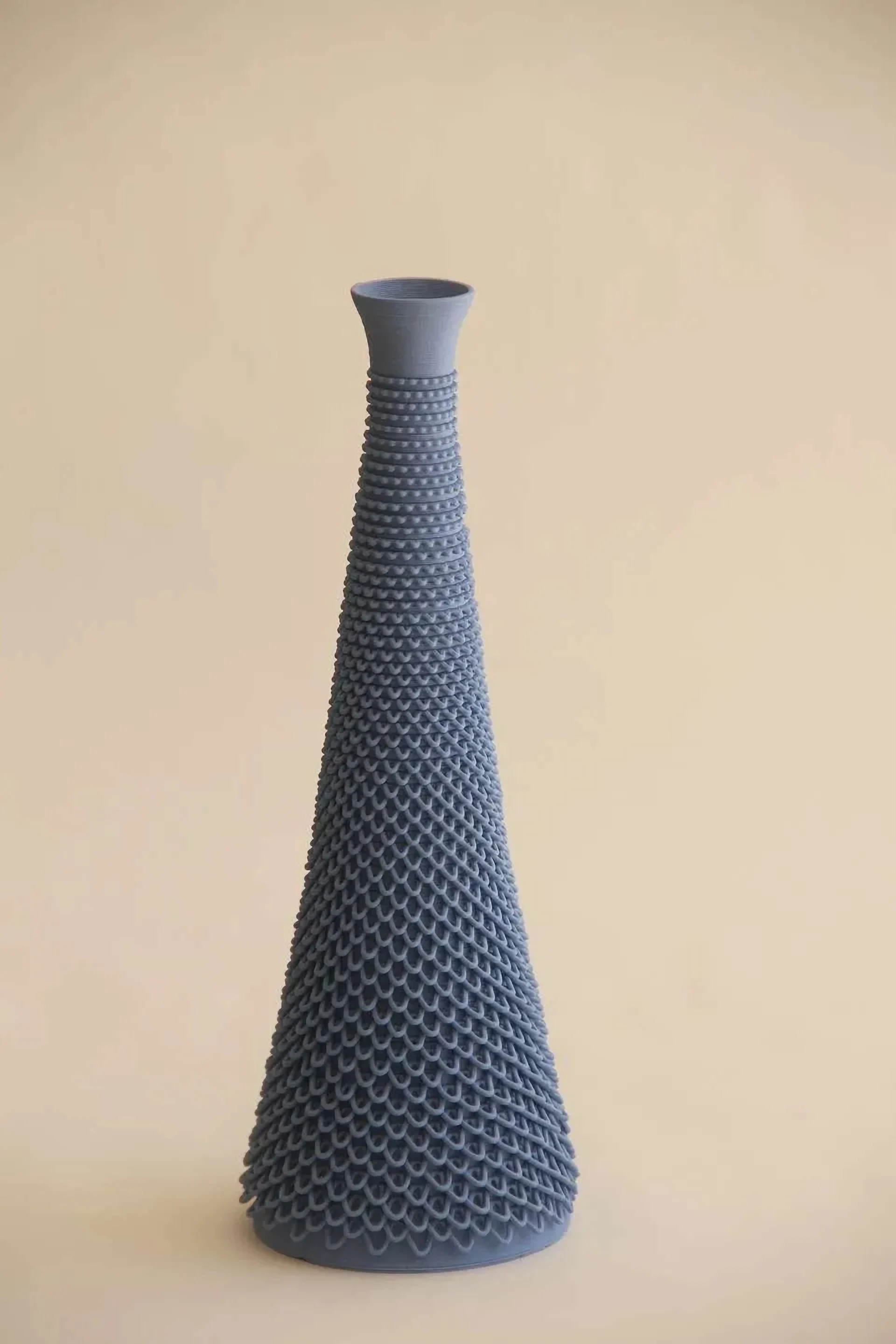"Gözyaşı" eseri SANVER ÖZGÜVEN tarafından 2018 yılında 30x11x11 cm ölçülerinde Üç Boyutlu Seramik Yazıcı ile Şekillendirme 1230 °C tekniği ile yapılmıştır.