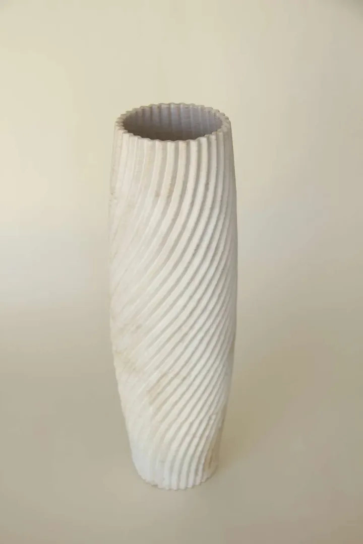 SANVER ÖZGÜVEN — “isimsiz”, 2018 "isimsiz" eseri SANVER ÖZGÜVEN tarafından 2018 yılında 30x10x10 cm ölçülerinde Üç Boyutlu Seramik Yazıcı ile Şekillendirme 1230 °C tekniği ile yapılmıştır.