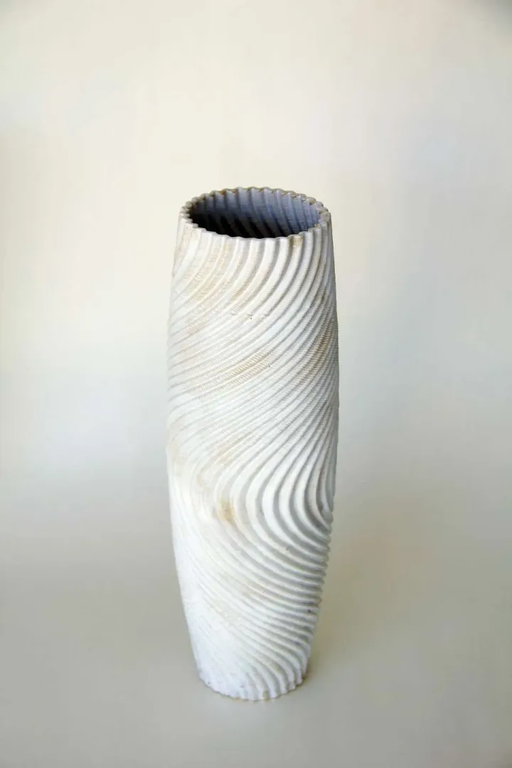 yakınlaştır "isimsiz" eseri SANVER ÖZGÜVEN tarafından 2018 yılında 30x10x10 cm ölçülerinde Üç Boyutlu Seramik Yazıcı ile Şekillendirme 1230 °C tekniği ile yapılmıştır.