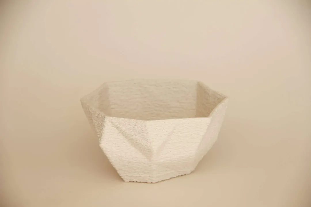 yakınlaştır "White Poly Bowl" eseri SANVER ÖZGÜVEN tarafından Üç Boyutlu Seramik Yazıcı ile Şekillendirme 1230 °C tekniği ile yapılmıştır.