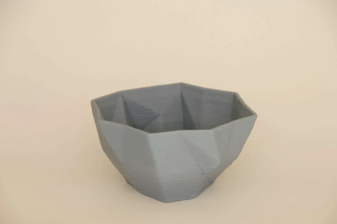 yakınlaştır "Gray Poly Bowl" eseri SANVER ÖZGÜVEN tarafından Üç Boyutlu Seramik Yazıcı ile Şekillendirme 1230 °C tekniği ile yapılmıştır.