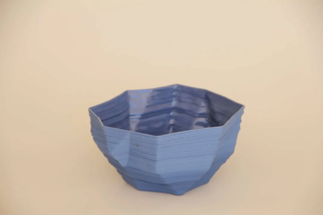 yakınlaştır "Blue Poly Bowl" eseri SANVER ÖZGÜVEN tarafından Üç Boyutlu Seramik Yazıcı ile Şekillendirme 1230 °C tekniği ile yapılmıştır.
